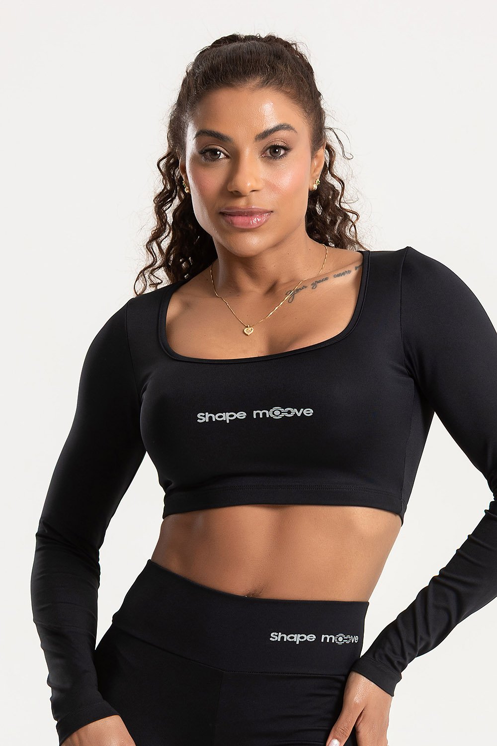 Cropped Manga Longa Preto