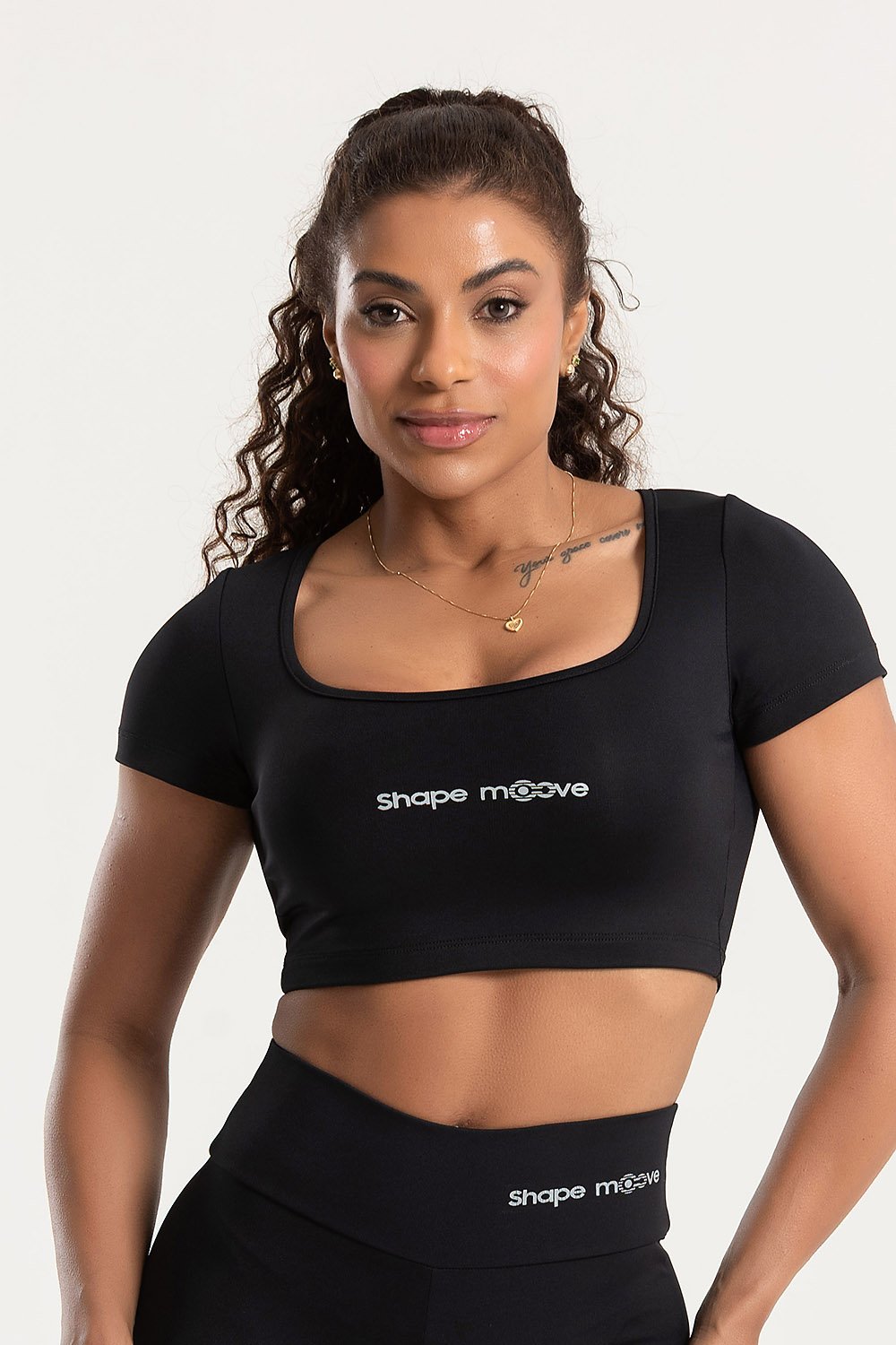 Cropped Manga Longa Preto